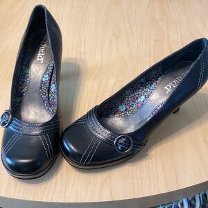 Mudd Mikayla Y2K Black Mary Jane Heels 9.5M Chunky 90s Buckle Contrast Stitch